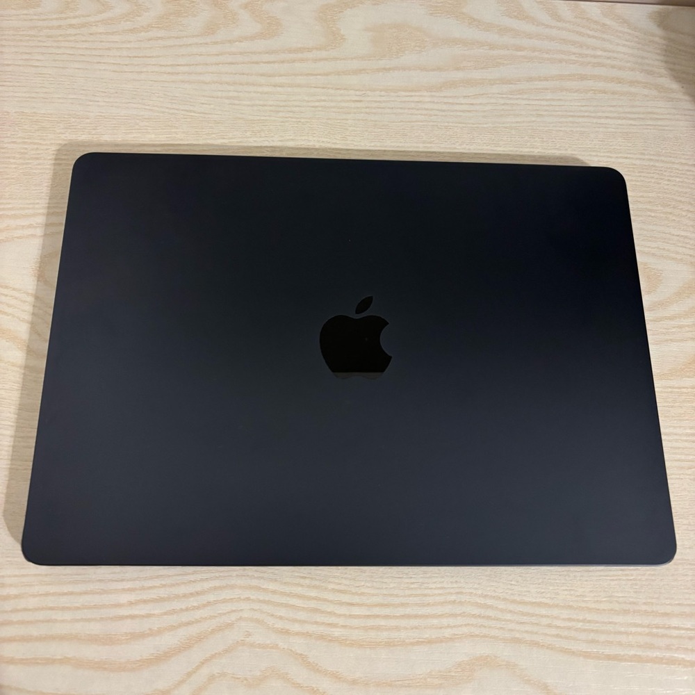 Apple Laptop - FOR PARTS ONLY, Elegant Black Finish with case and new charger